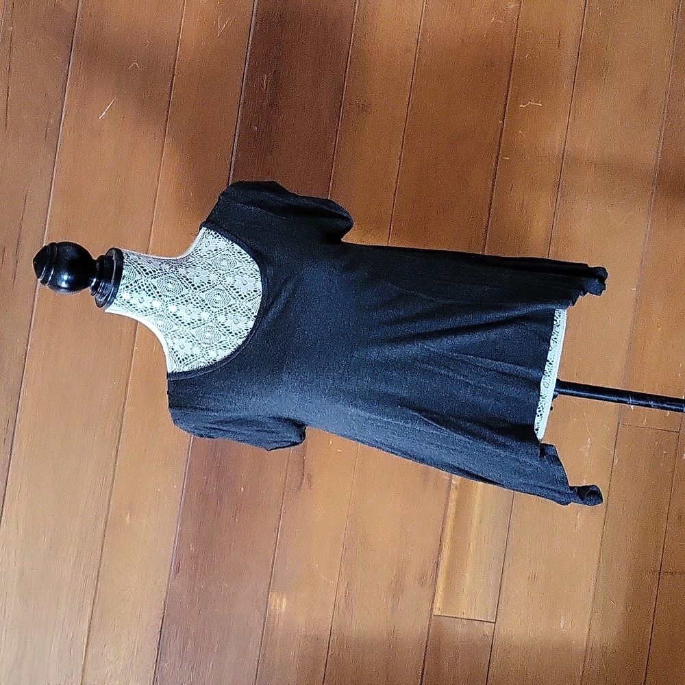 Skull cut out loose top